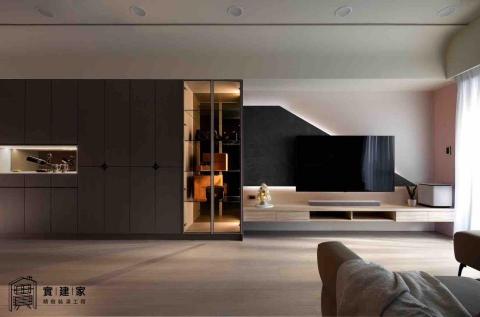 統包快手哥 - 客廳收納櫃與電視牆