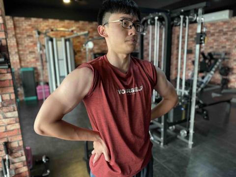 劉益廷 - 新手學員健身照分享
*177cm/66kg
*114.4/29開始接觸健身
*健身成果114.4/19~114.6/13
*無健身經驗,只有平常做徒手&簡易訓練
*安排一週四練
*從纖細身材訓練將近快二個月,線條明顯增加,略為結實
*有效執行計劃,一週四練快速達到身型效果
*增肌目前還在進行,半年後檢視成果
*歡迎大家來看看成果
 劉益廷 - 新手學員健身照分享
*177cm/66kg
*114.4/29開始接觸健身
*健身成果114.4/19~114.6/13
*無健身經驗,只有平常做徒手&簡易訓練
*安排一週四練
*從纖細身材訓練將近快二個月,線條明顯增加,略為結實
*有效執行計劃,一週四練快速達到身型效果
*增肌目前還在進行,半年後檢視成果
*歡迎大家來看看成果
