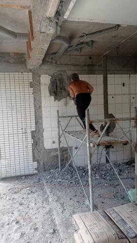 劉承宗 - 金山，35公分混凝土牆人工打除