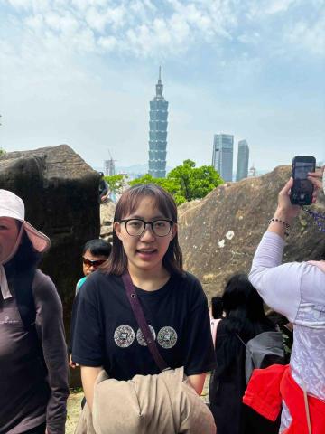 提供美術家教服務的專家michelle