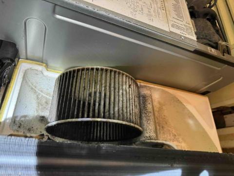 極度速冷冷凍空調工程 - 窗型冷氣清洗前