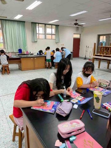 Angel - 課後輔導班英文教學（母親節卡片製作）