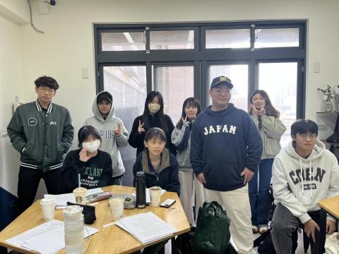 滕懷翔 - 與學測學生合照