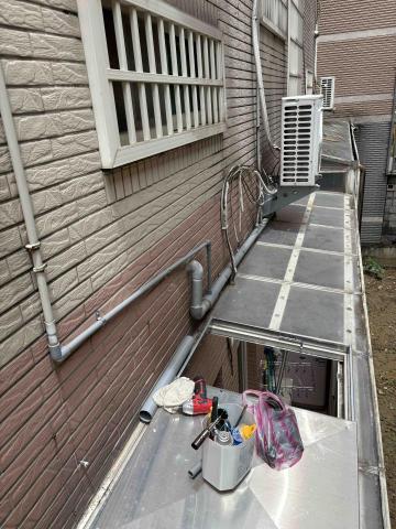 寬哥水電 - 嘉豐一街採光罩冷氣排水施作。