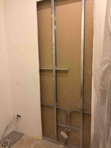 好工人拆除裝修團隊 - 內湖公司開走道施工中