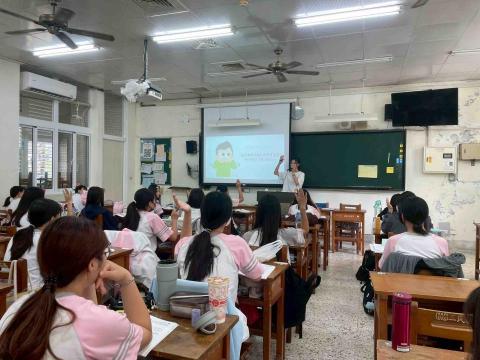 洪立穎 - 藉由提問引起孩子思考，以及發揮觀察力和創造力！