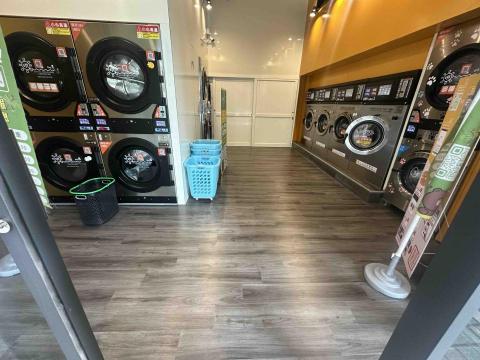 云逸企業社 - 店面 木作 地板 鋁門窗工程