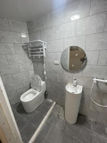 新北精匠工程 - 中和套房案場
衛浴拆除到安裝貼磚防水馬桶洗手台安裝完成