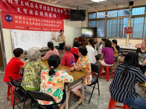 Lydia - 社區發展協會紓壓活動合作講師-多肉植物盆栽 Lydia - 社區發展協會紓壓活動合作講師-多肉植物盆栽