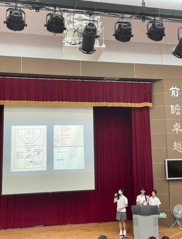 蘇柔勻 - 上台跟全校分享英語教學經驗