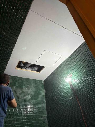 好工人拆除裝修團隊 - 馬塞克與平釘天花板施工中