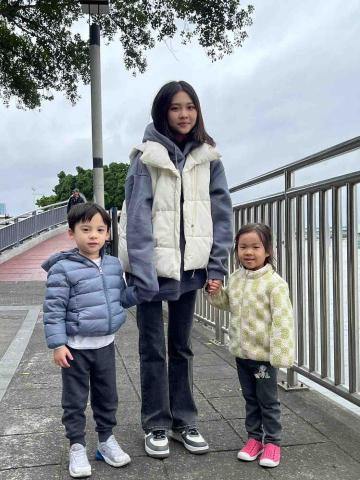 廖書妍 - 陪玩表姐的小孩，兩個都幼稚園（對話都用英文