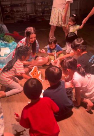 韓芷瑜 - 兒童劇《稻香村的鹿》帶領幾十幾位孩子進行遊戲