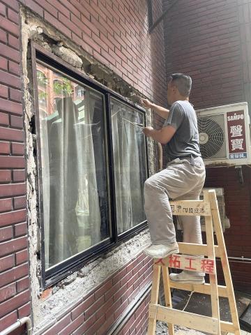 久柘裝修工程 - 窗框泥作粉平施工