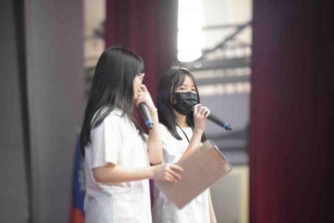 Eileen - 2023/05/27
南大附中畢業聯歡會主持
（右）：Eileen
活動人數：1000～1500人