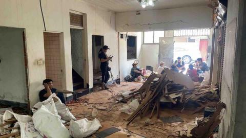 日昌室內裝修 水電 李先生 - 內部拆除中