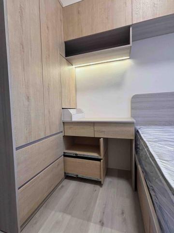 澄映室內設計、系統櫃、訂製櫃 - 女兒房書桌
原本是開門片
但客戶覺得要彎腰太麻煩
經過改造 將上抽屜改成橫放
使用上一樣方便
規劃設計、工廠直營、一條龍服務