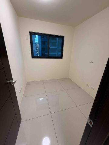 杜之容 - 裝潢後細清地板除膠窗溝清潔