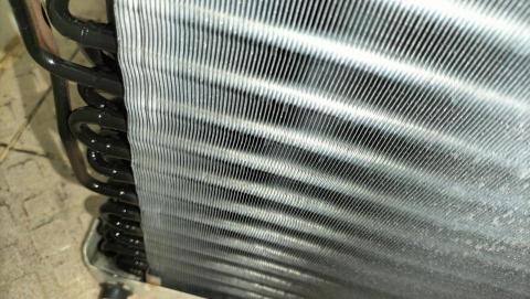 新技家電維修中心 - 窗型冷氣現場清洗保養,噴防鏽漆,乾凈省電又防漏冷媒哦! 新技家電維修中心 - 窗型冷氣現場清洗保養,噴防鏽漆,乾凈省電又防漏冷媒哦!