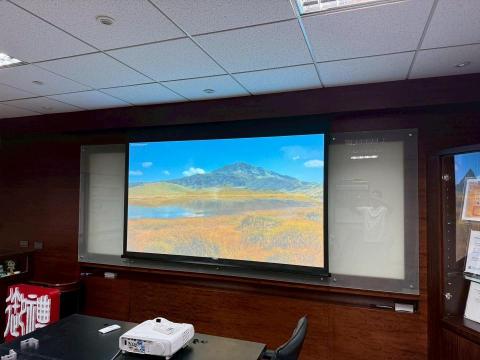 立翔企業 - 企業-會議室
1080P 雷射投影機+超靜音電動投影布幕 立翔企業 - 企業-會議室
1080P 雷射投影機+超靜音電動投影布幕