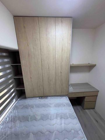 澄映室內設計、系統櫃、訂製櫃 - 置頂大衣櫃
側邊規劃為公仔展示櫃