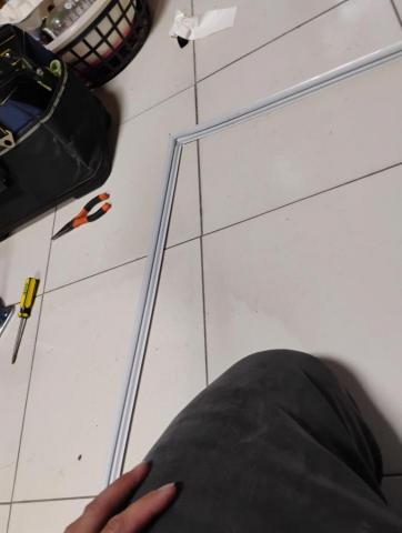 煜伸水和電維修 - 冰箱膠條更換