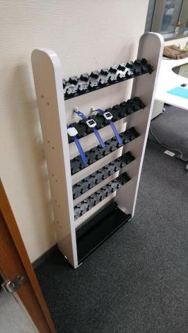 鑫明設計有限公司/謝旭明 - 腕帶型RFID tag 的充電架