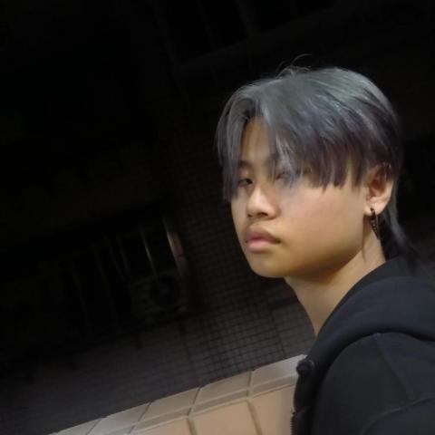 提供唱歌唱歌服務的專家李松樺