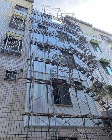 陳翰霆 - 外牆施工照
