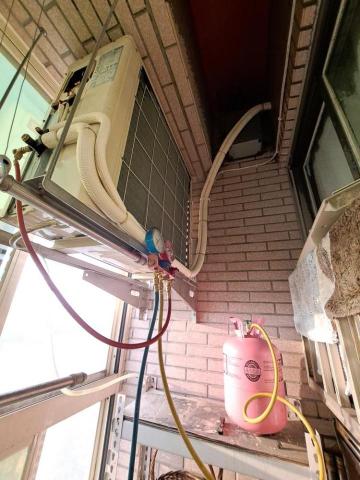 卓文勝 - 檢漏試車，灌完冷媒，才立著放