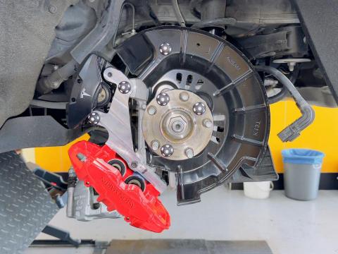 ScanStop Works - 煞車改裝透過3D掃描可以在有限的空間下製作出煞車轉接座。