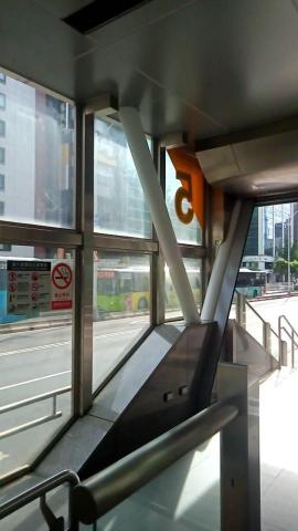 發傳單 - 在松山區某捷運出口要發傳單