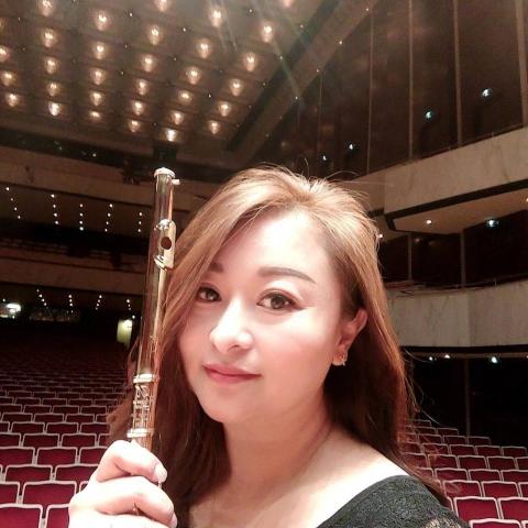 提供吉他換弦台北服務的專家邱老師