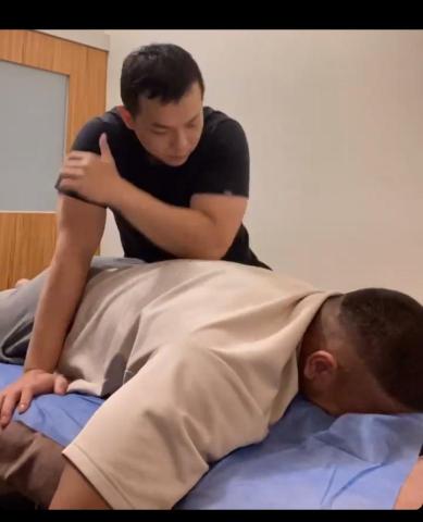 1RM健身x筋膜放鬆室 - 幫冠軍健美選手按摩