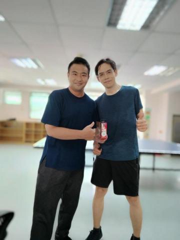 張敬彬 - 許先生從小就打桌球，發覺自己進步卡關，特地來調整基本功動作