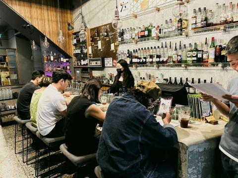 陳老師 - 酒吧應對英文課