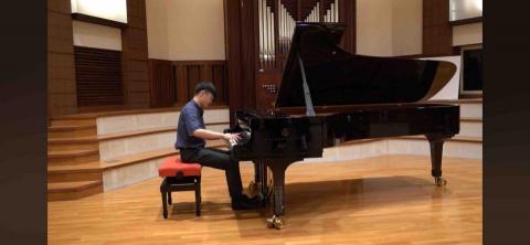 張喻翔 - 於學校實習音樂會表演