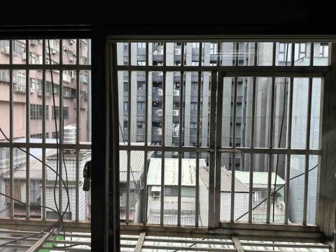 天淨居家清潔/煮飯管家 - 窗戶玻璃清潔