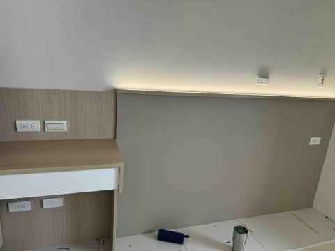 鴻睿水電空調工程行 - 系統櫃完成安裝插座與燈條