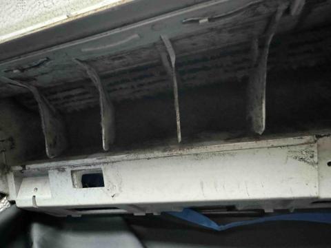 鴻睿水電空調工程行 - 營業場所多年未保養，黴菌增生堵住出風，異味難耐