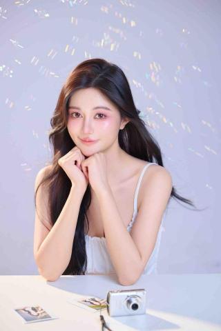 提供展示服務的專家方小姐