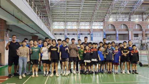 許耕肇 - 參與「屏東科大大學與仁愛國小羽球校隊交流賽」，與小選手進行友誼賽與技術陪練，協助其提升比賽經驗與實戰觀念，也增進自身教學與溝通能力。
