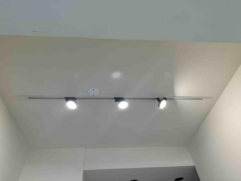 鴻睿水電空調工程行 - 軌道燈安裝，質感滿分