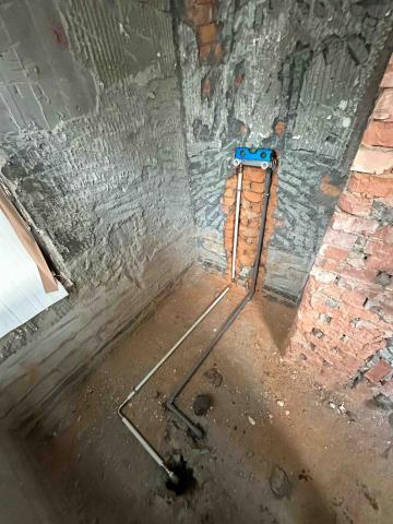 柏勳（順盛水電） - 冷熱水配管/水平校正