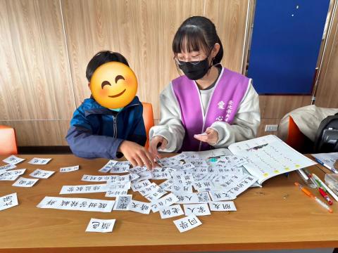 蔡宜珊 - 擔任閩南語家庭自學生基礎國文課輔志工