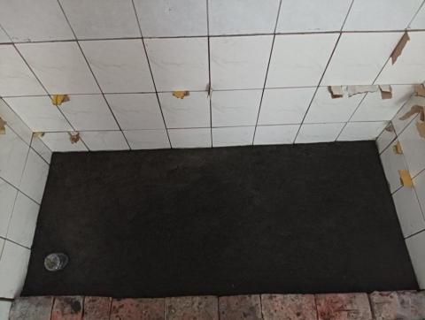 寶捷工程 - 牆面磁磚貼覆及地面泥作打地，抓洩水坡度