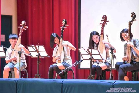品臻音樂教室/琵琶、二胡、馬頭琴/陳家茵老師 - 家茵老師指導康橋國際學校琵琶班發表會