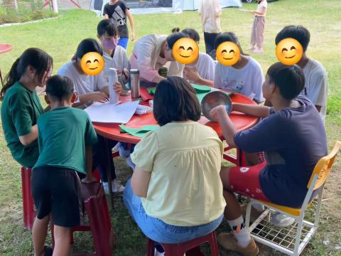 蔡宜珊 - 台東金峰部落嘉蘭教會志工（教案組備課）