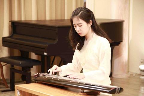 洪子媛 -  洪子媛 -