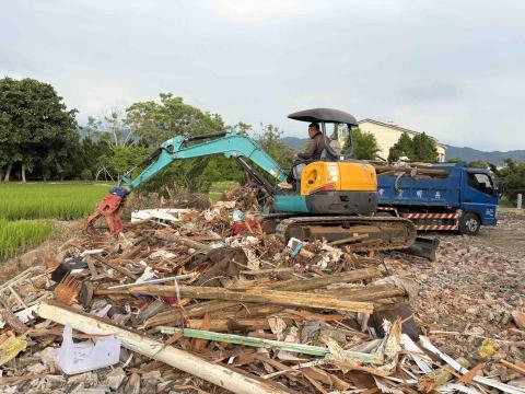 昇岳工程行(怪手整地.打除) - 垃圾清運